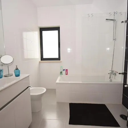 Nazare For Surfing, Cleaning Included Casa vacanze