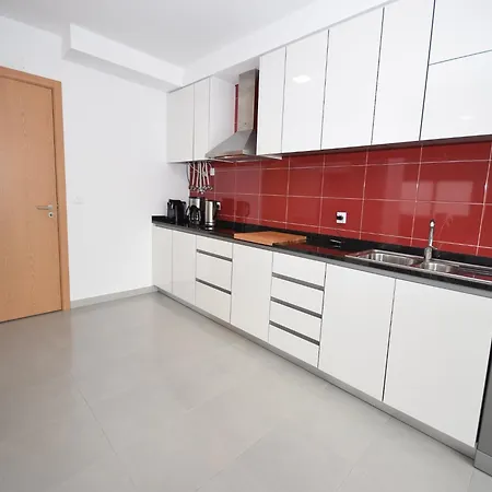 Modern With Private Swimming Pool, Cleaning Included Holiday home *
