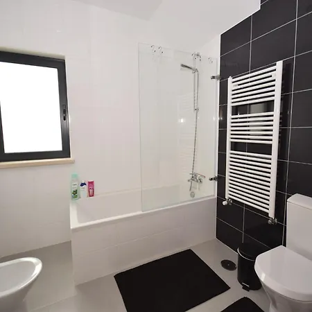 Nazare For Surfing, Cleaning Included Casa vacanze
